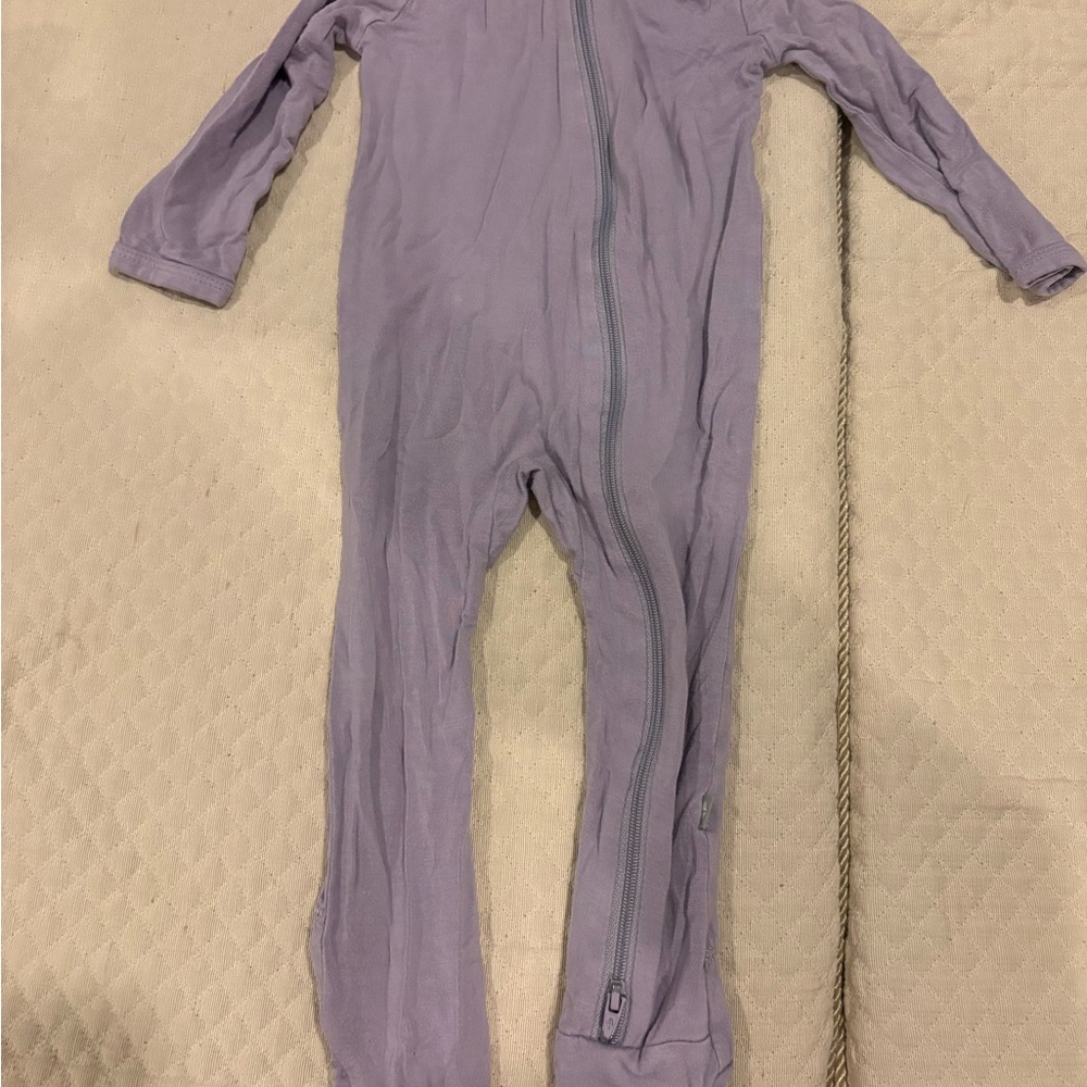 Kyte BABY Lavender Zip Front Footie sleeper 6-12 month